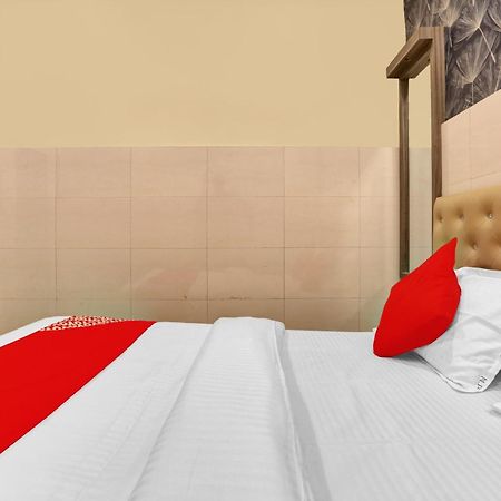 Hotel O Nandi Palace Lodging And Boarding Ulhāsnagar Dış mekan fotoğraf
