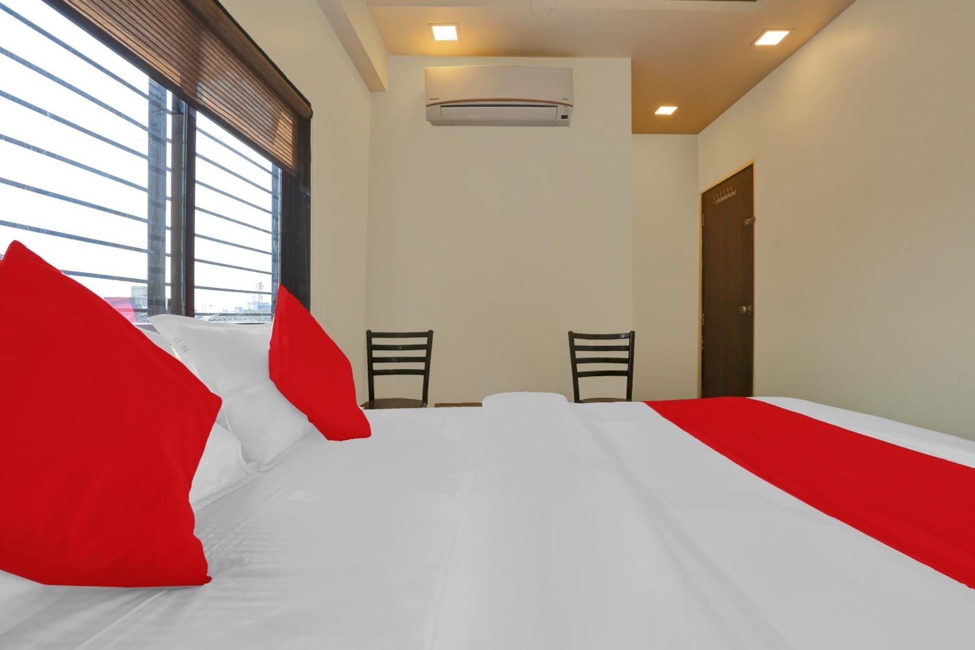 Hotel O Nandi Palace Lodging And Boarding Ulhāsnagar Dış mekan fotoğraf
