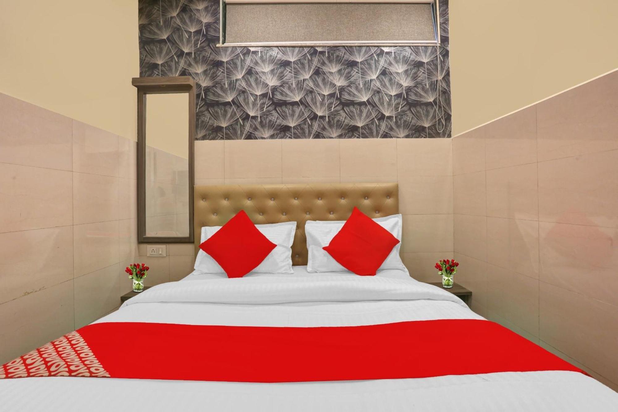 Hotel O Nandi Palace Lodging And Boarding Ulhāsnagar Dış mekan fotoğraf