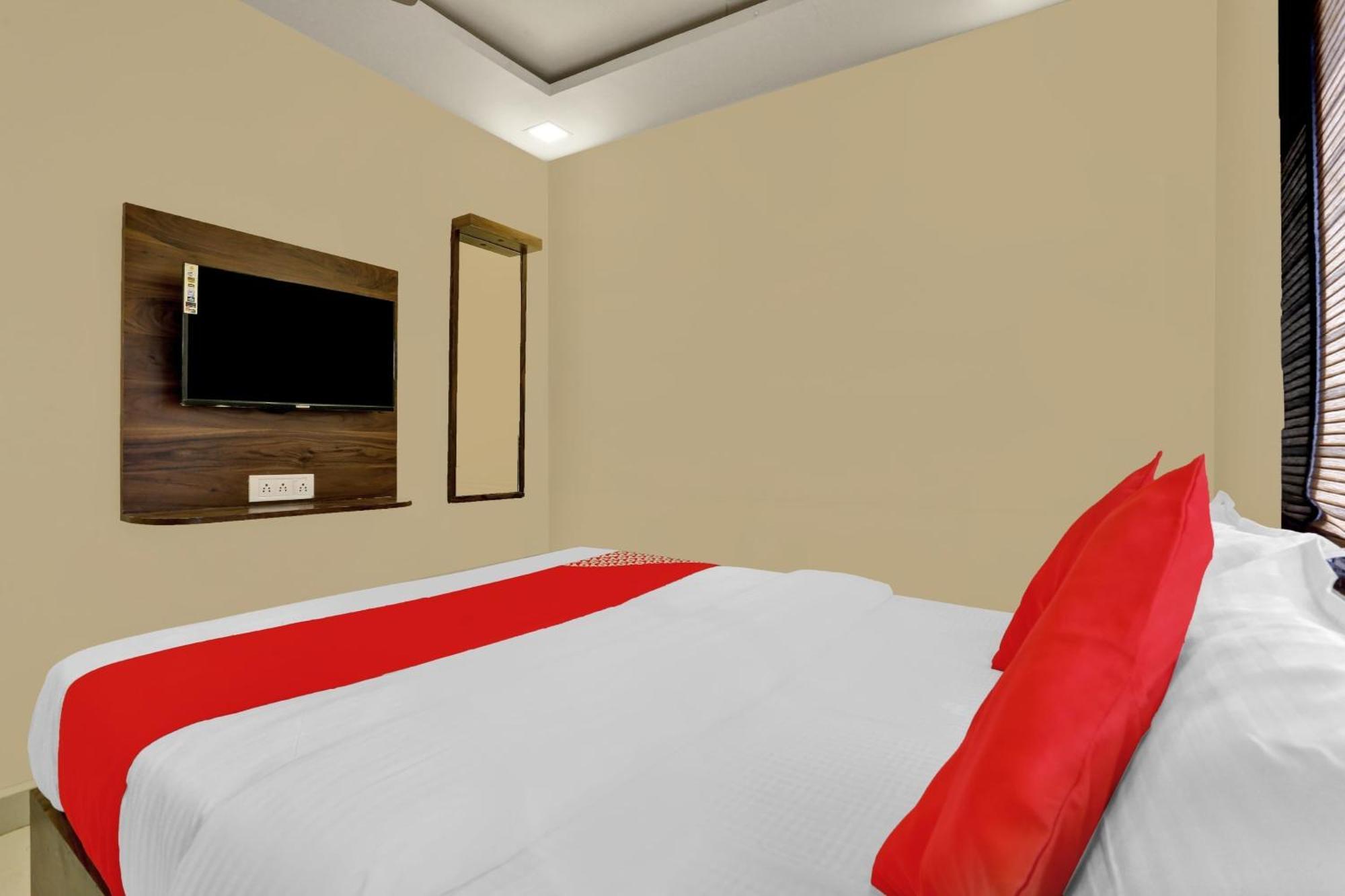Hotel O Nandi Palace Lodging And Boarding Ulhāsnagar Dış mekan fotoğraf