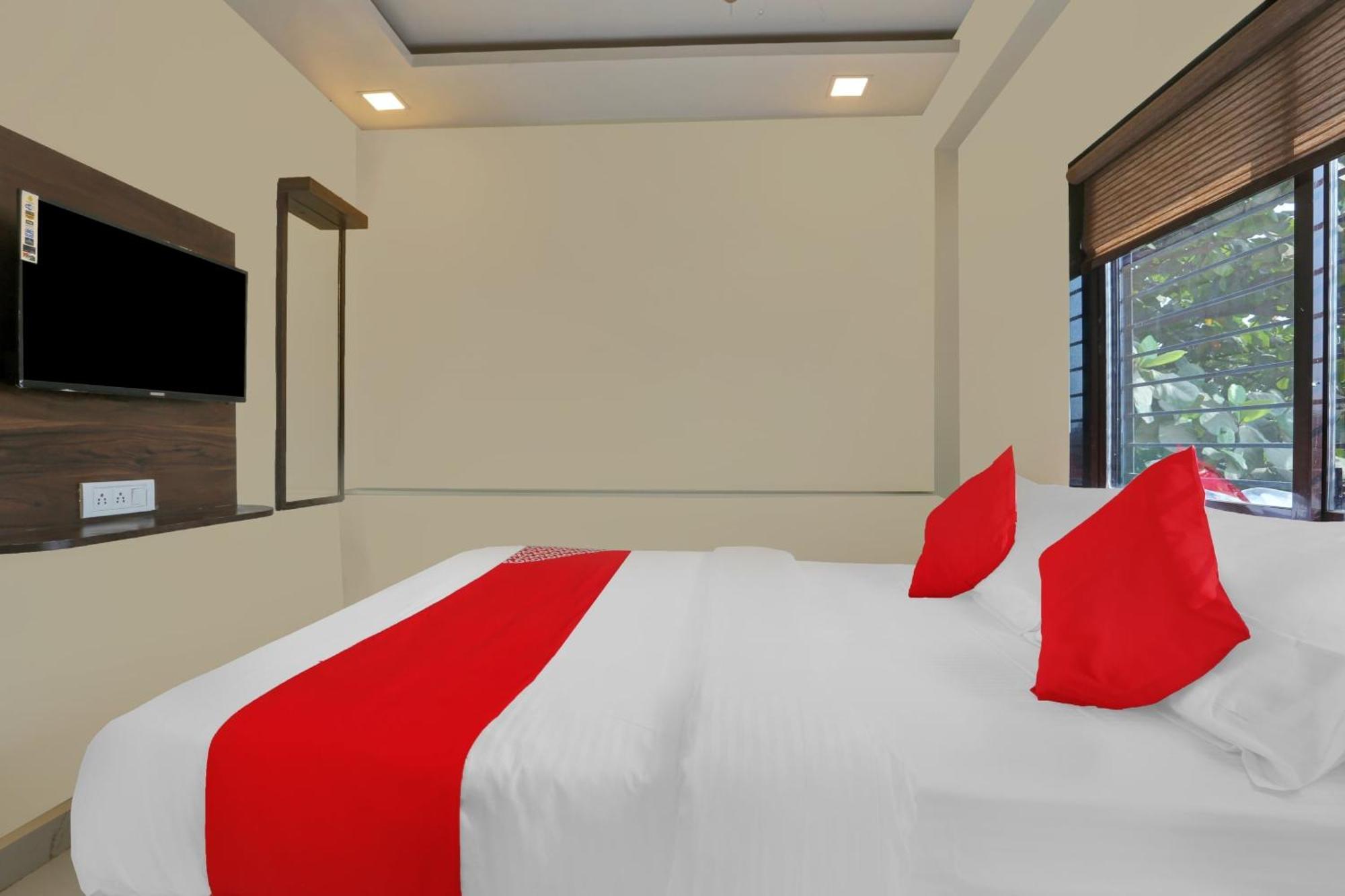 Hotel O Nandi Palace Lodging And Boarding Ulhāsnagar Dış mekan fotoğraf